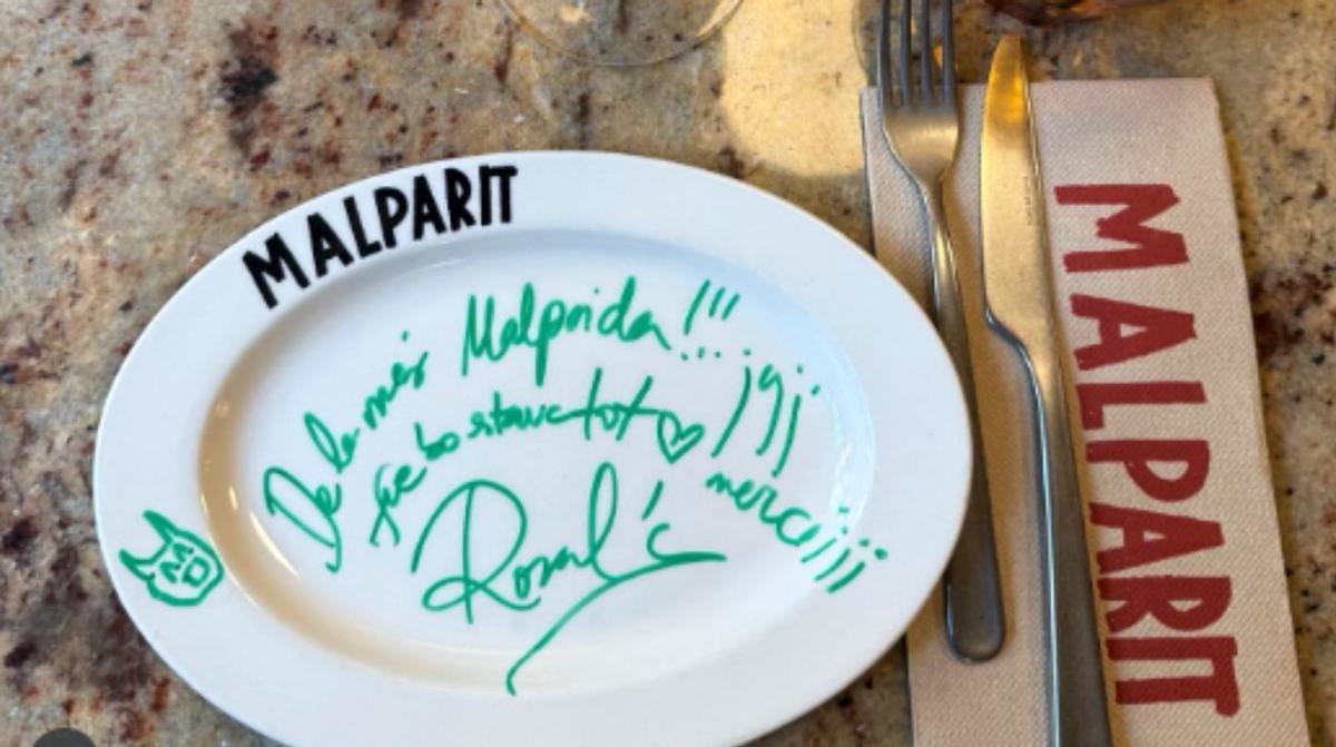 Plato firmado por Rosalía en Malparit