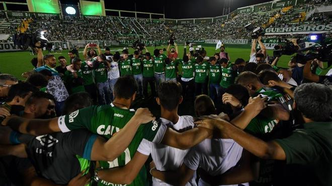 Chapecó homenajeó a los suyos con el corazón roto