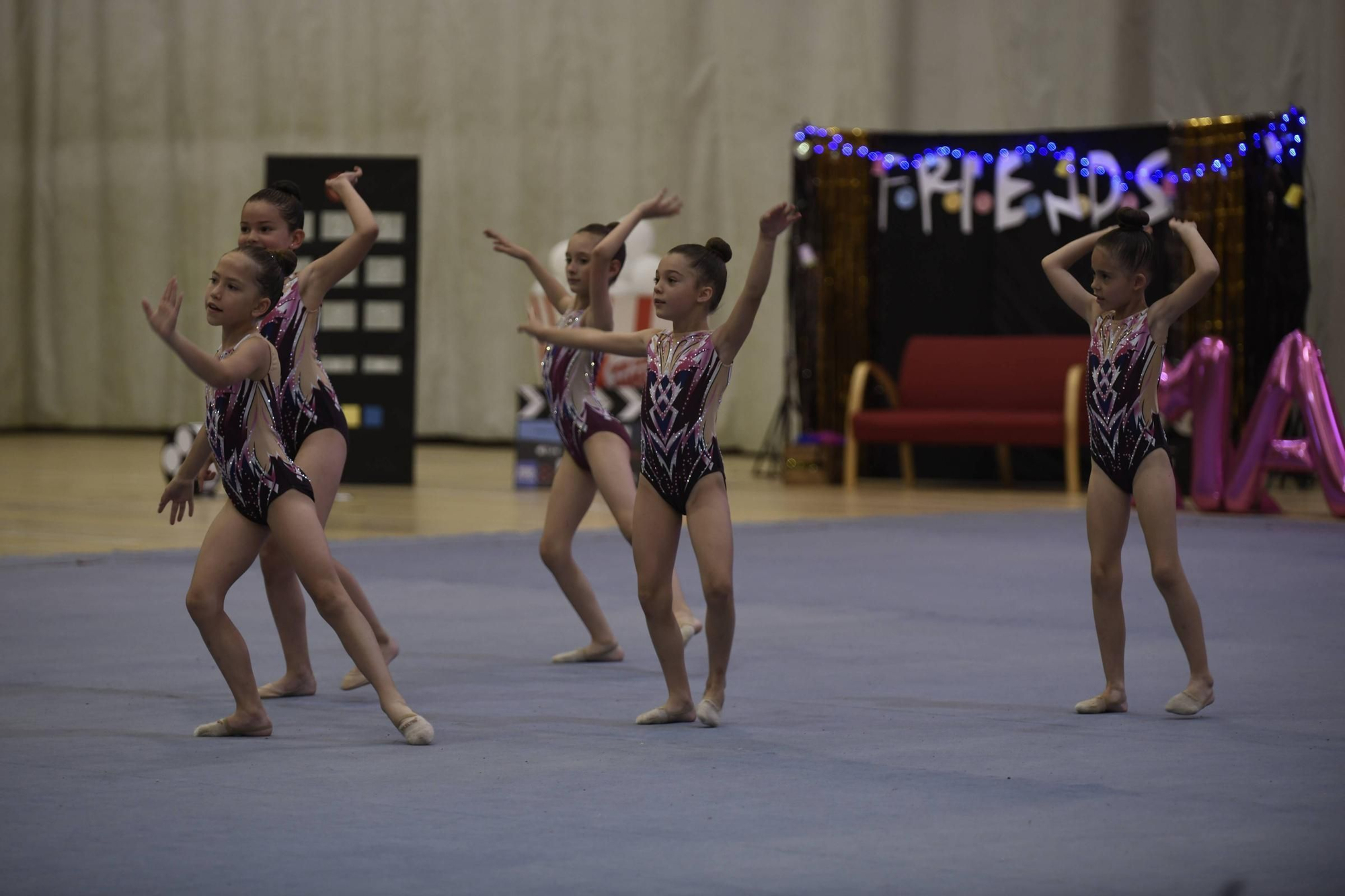 GALERÍA | Las gimnastas del Rítmica Mapecca exhiben su talento en el Manuel Camba