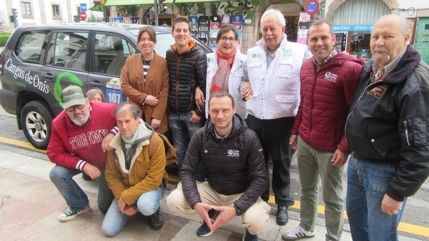 Un equipo de Cangas de Onís rumbo a un rally en Marruecos