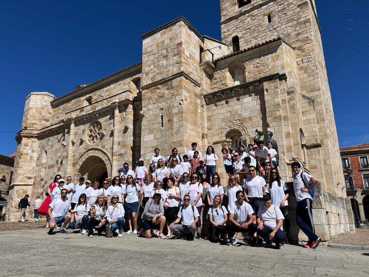 Participantes en la marcha solidaria del Corazón de María.