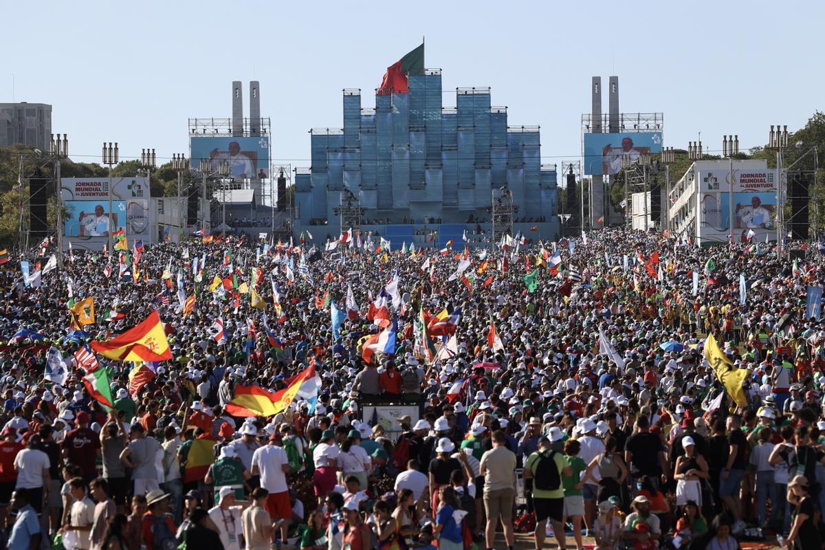 Miles de personas se congregan en Lisboa con motivo de la JMJ.