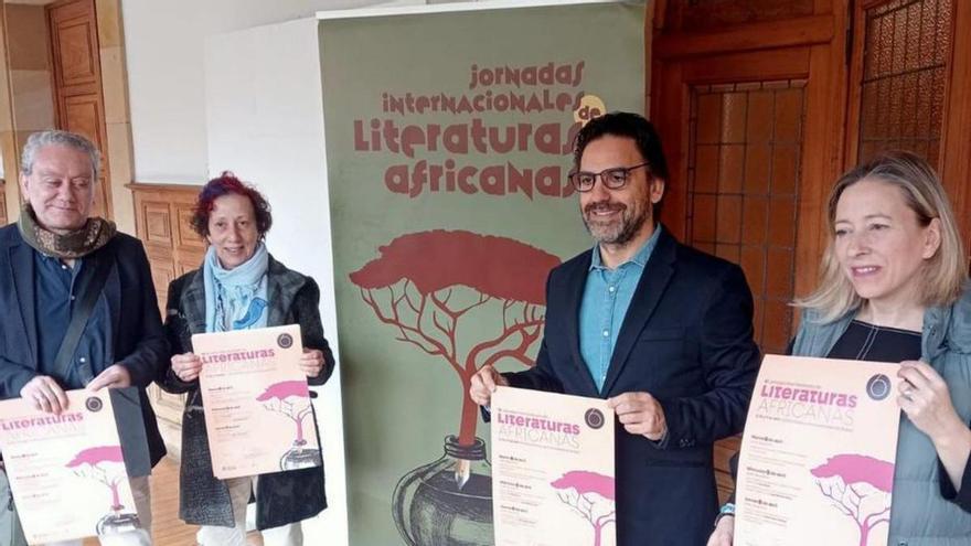 Por la izquierda, Vicente Montes, Inmaculada González-Carbajal, Esteban Agulló y Beatriz Coto, en la presentación de las jornadas.