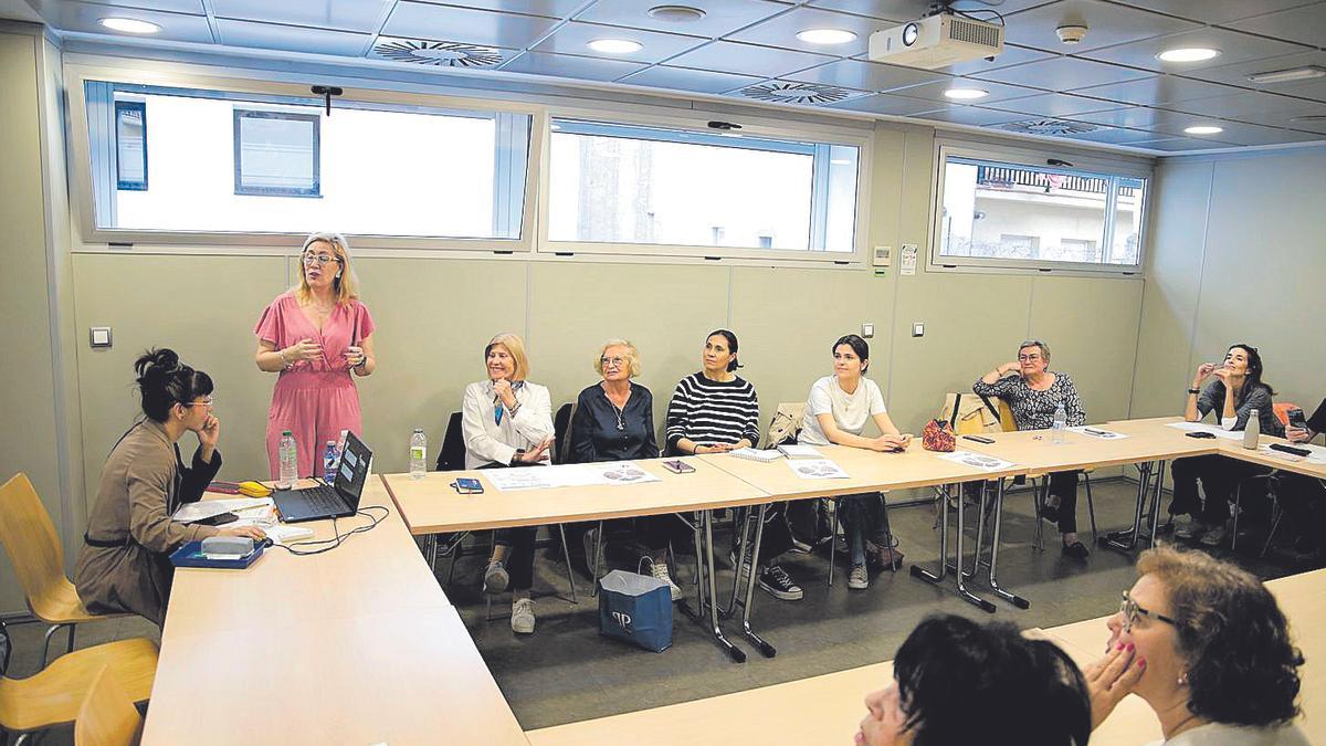 El Centro Joaquín Roncal acogió una formación sobre voluntariado contra la soledad de las personas mayores.