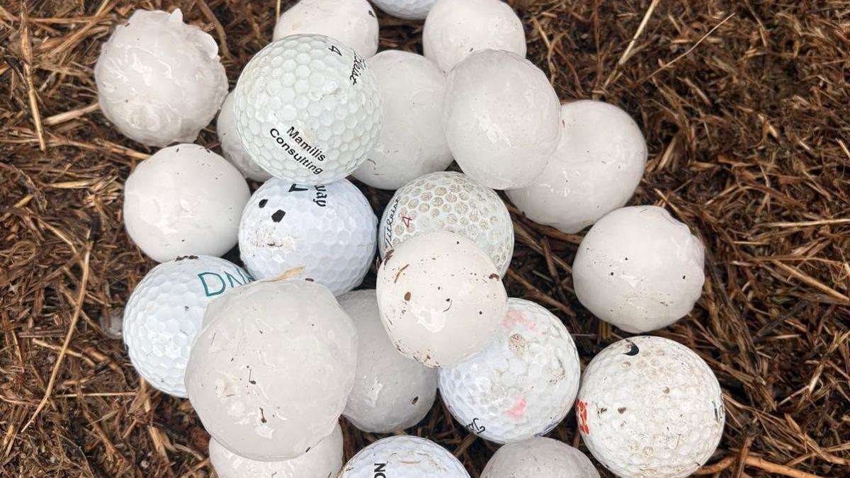 Granizo caído en Singra (Teruel), comparado con pelotas de golf.