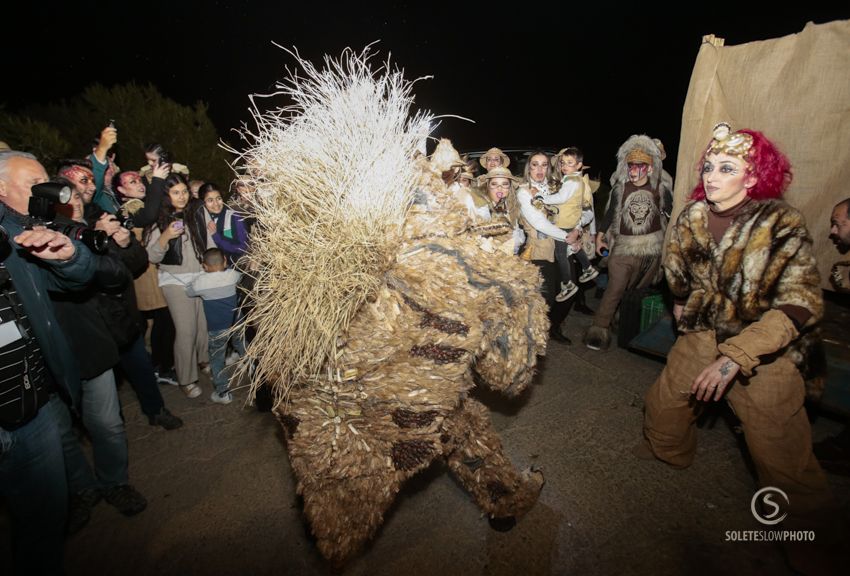 Suelta de la Mussona en el Carnaval de Águilas