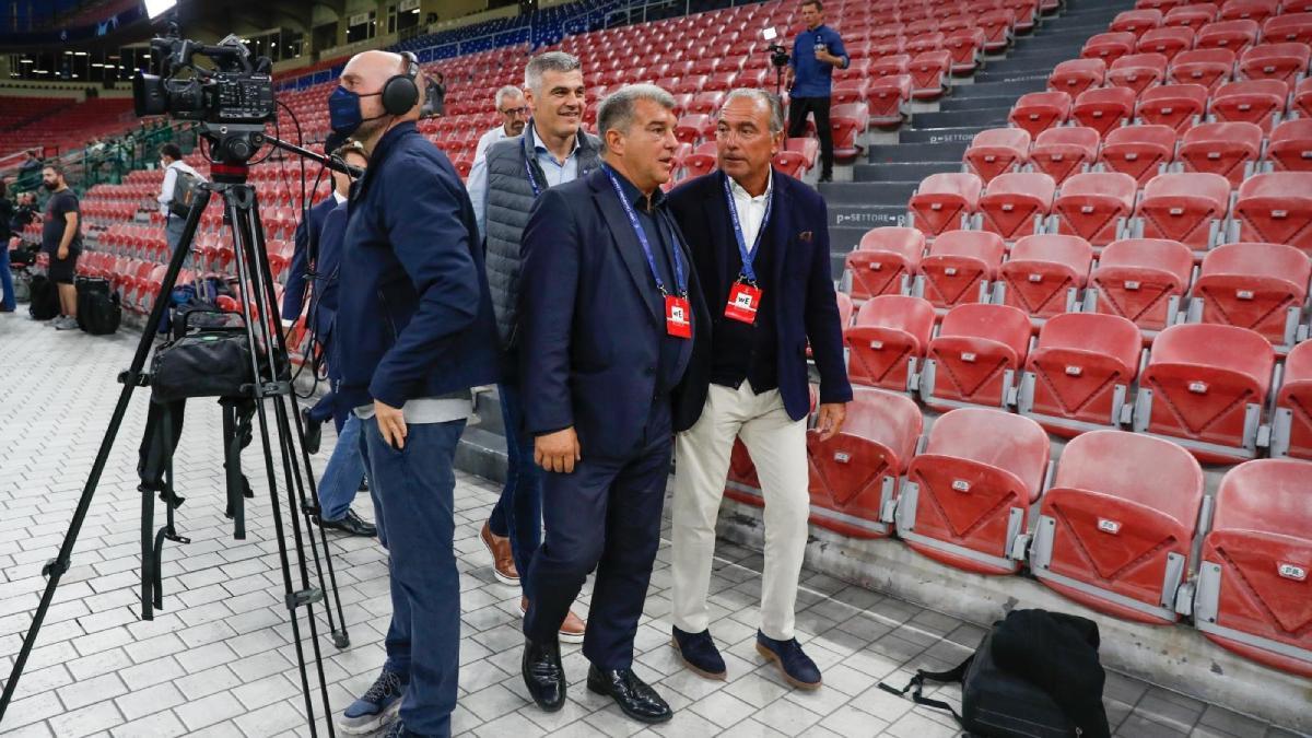 El presidente del FC Barcelona, Joan Laporta, estuvo en el entrenamiento dando apoyo al equipo de Xavi