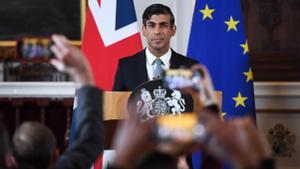 El primer ministro británico, Rishi Sunak, durante la rueda de prensa junto a Ursula Von der Leyen, este lunes en Londres.
