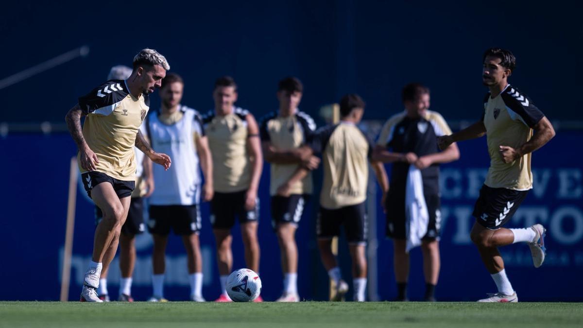 Entrenamiento del Málaga CF de este viernes en las instalaciones de La Rosaleda