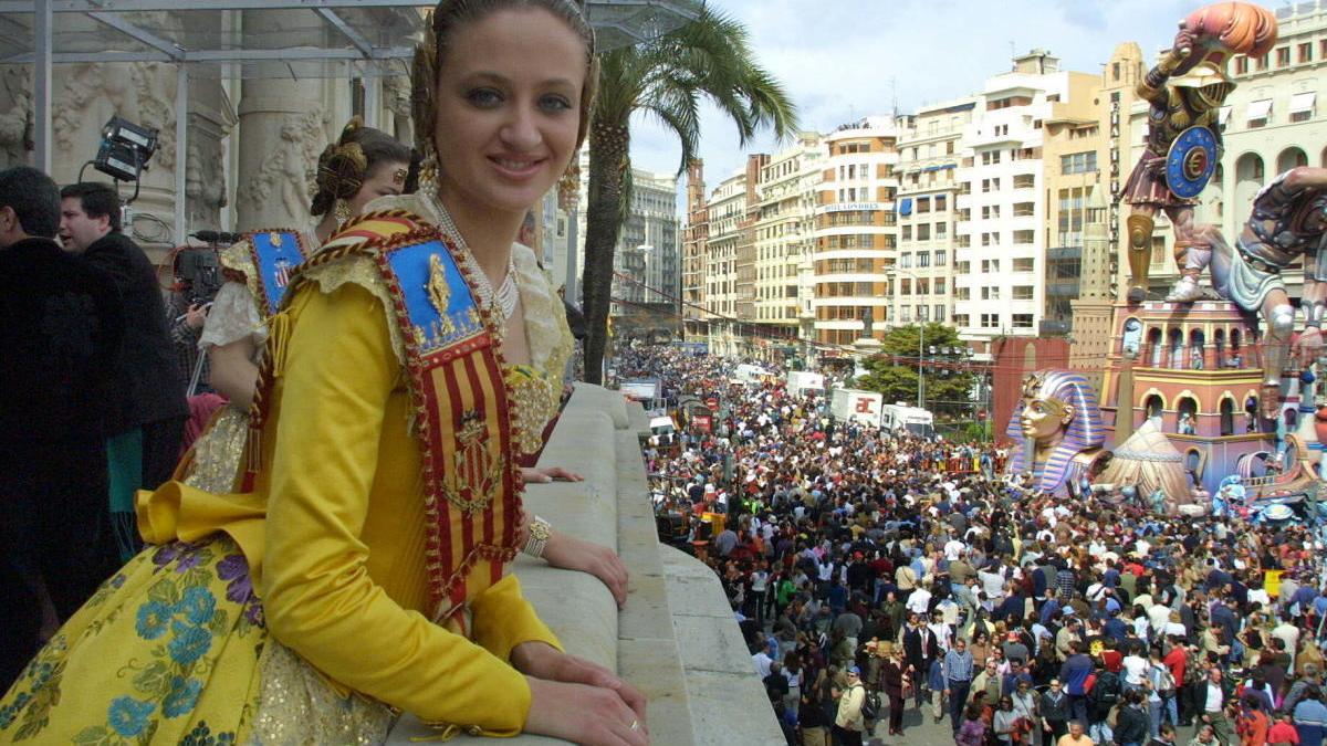 Sara Martín, fallera mayor de València de 2002, perteneciente a Patraiz.