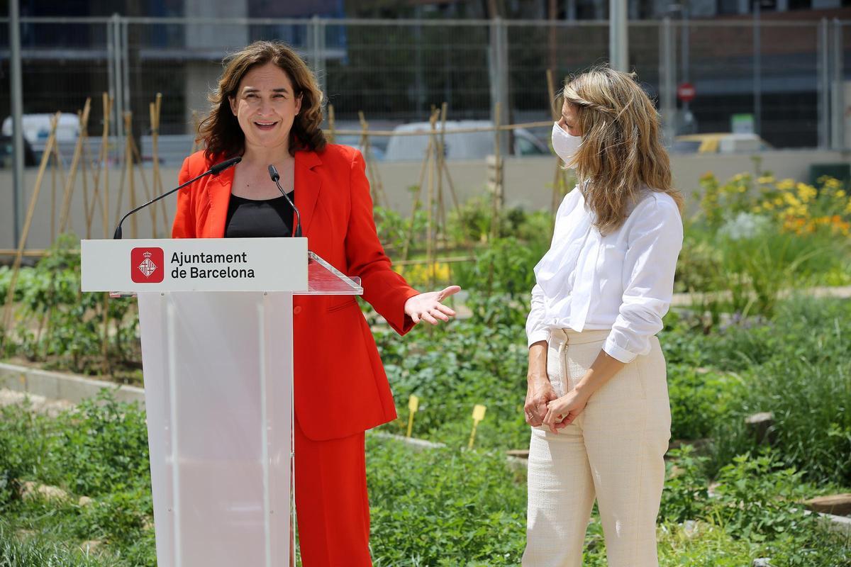 Etapa a la política institucional de Ada Colau, exalcaldesa de Barcleona. Ada Colau junto la Ministra Yolanda Diaz visitan el barrio del Besòs (2021)