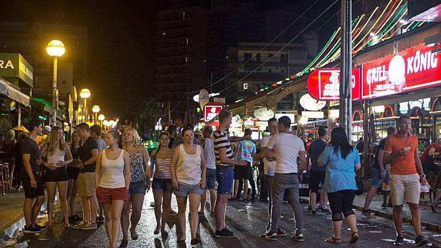 Imagen de archivo de la calle del Jamón en verano.