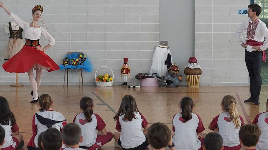 Els tallers van començar ahir al centre esportiu de l’escola Vedruna.   | MARC MARTÍ