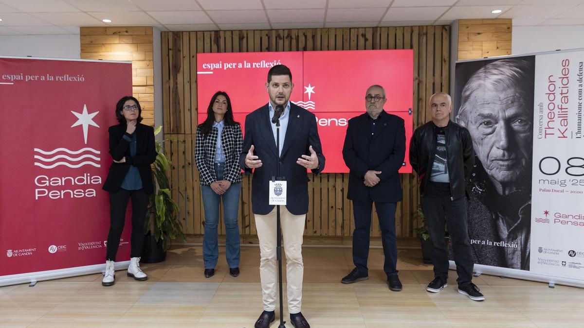 José Manuel Prieto, alcalde de Gandia, en la presentació de 'Gandia Pensa'.
