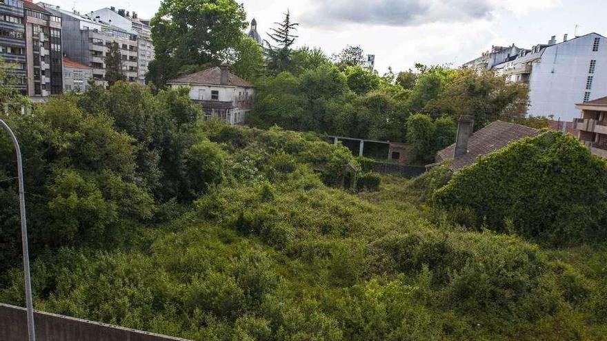 Imagen de archivo de los terrenos de ampliación de los jardines de A Estrada. // Bernabé / Cris M.V.