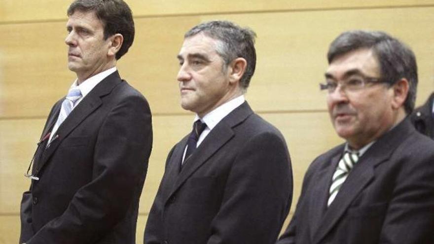 Eufemiano Fuentes, José Ignacio Labarta y Vicente Belda, durante un juicio. // Chema Moya