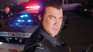 Extracte del popularreality en què l’actor, Steven Seagal, exercia com a ajudant de xèrif.