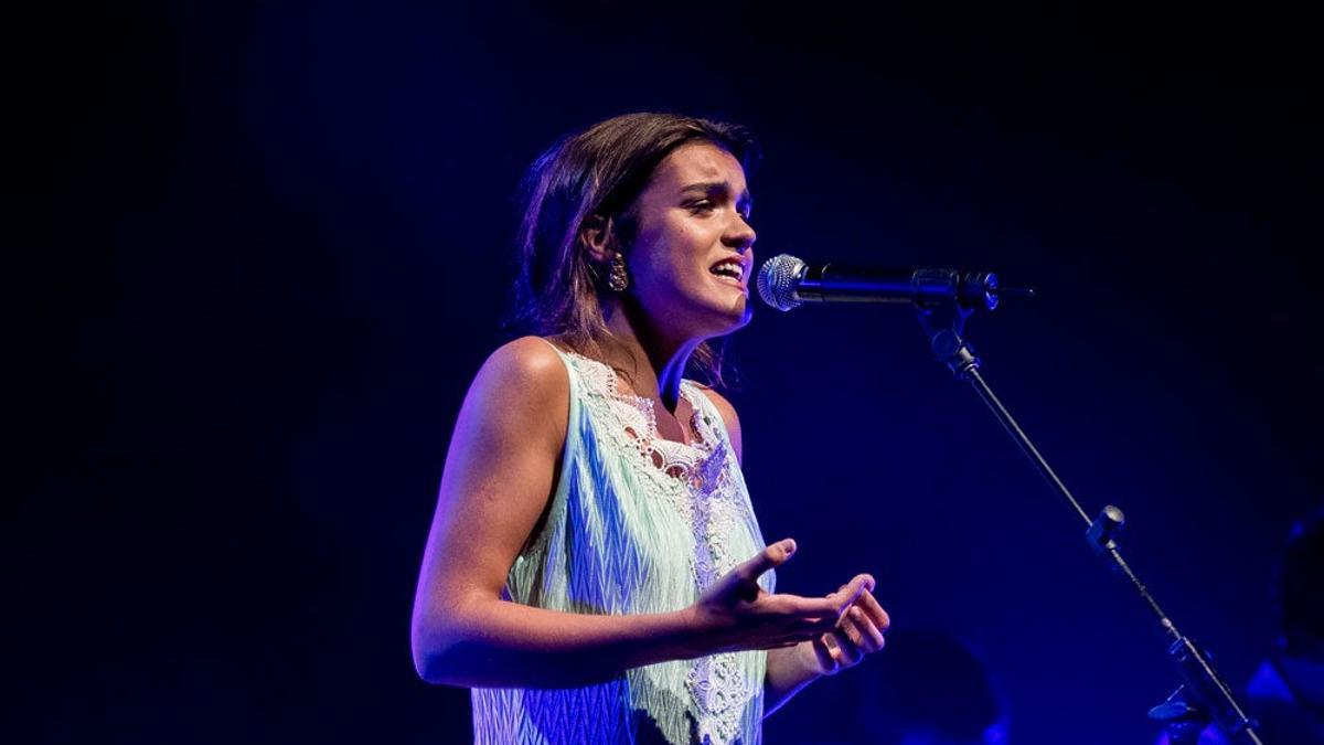 Amaia Romero canta en su concierto en el Universal Music Festival del Teatro Real de Madrid