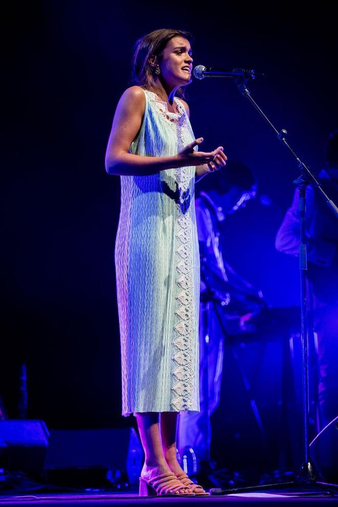 Amaia Romero canta en su concierto en el Universal Music Festival del Teatro Real de Madrid