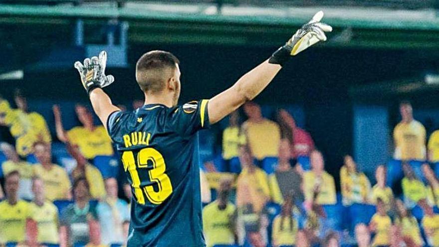 Una imagen de Rulli defendiendo la portería del Villarreal