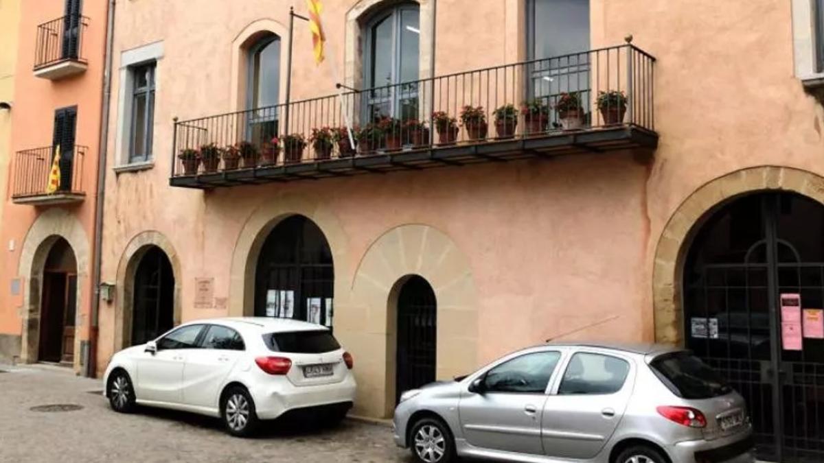 L'Ajuntament, un edifici que es va plantejar vendre per fer front al deute.