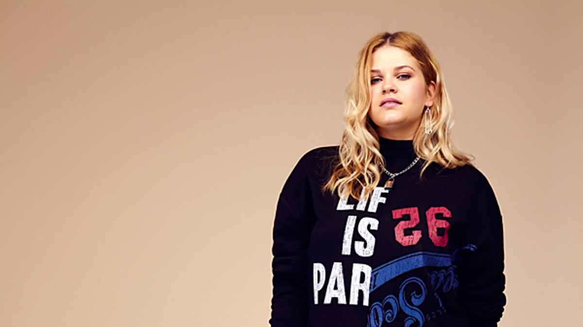 Asos Curve se viste de fiesta