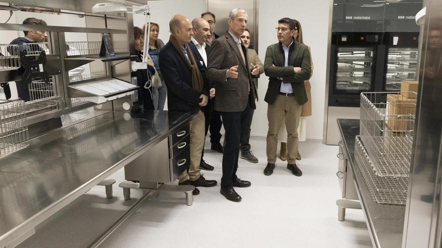El director de Gestión Económica, Contratación e Infraestructuras, Pedro López, visita el nuevo hospital de Ontinyent