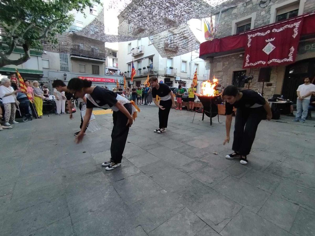 Sant Vicenç de Castellet rep la flama del Canigó