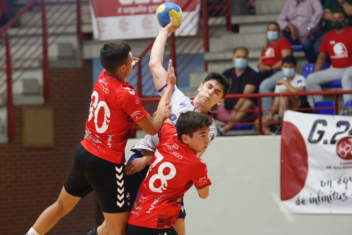 Las imágenes del CajaSur - Levante, del intersector de balonmano