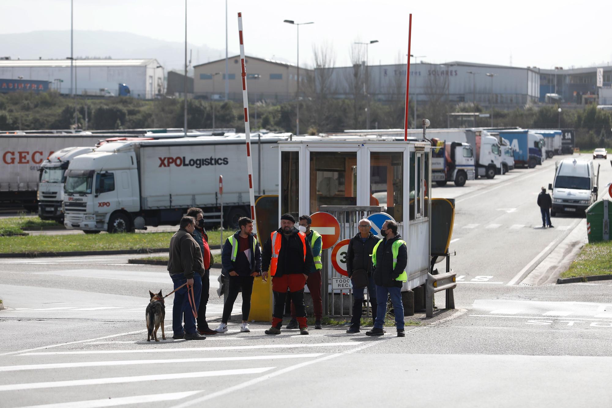 Piquetes en El Musel y Centro de Transporte de Gijón