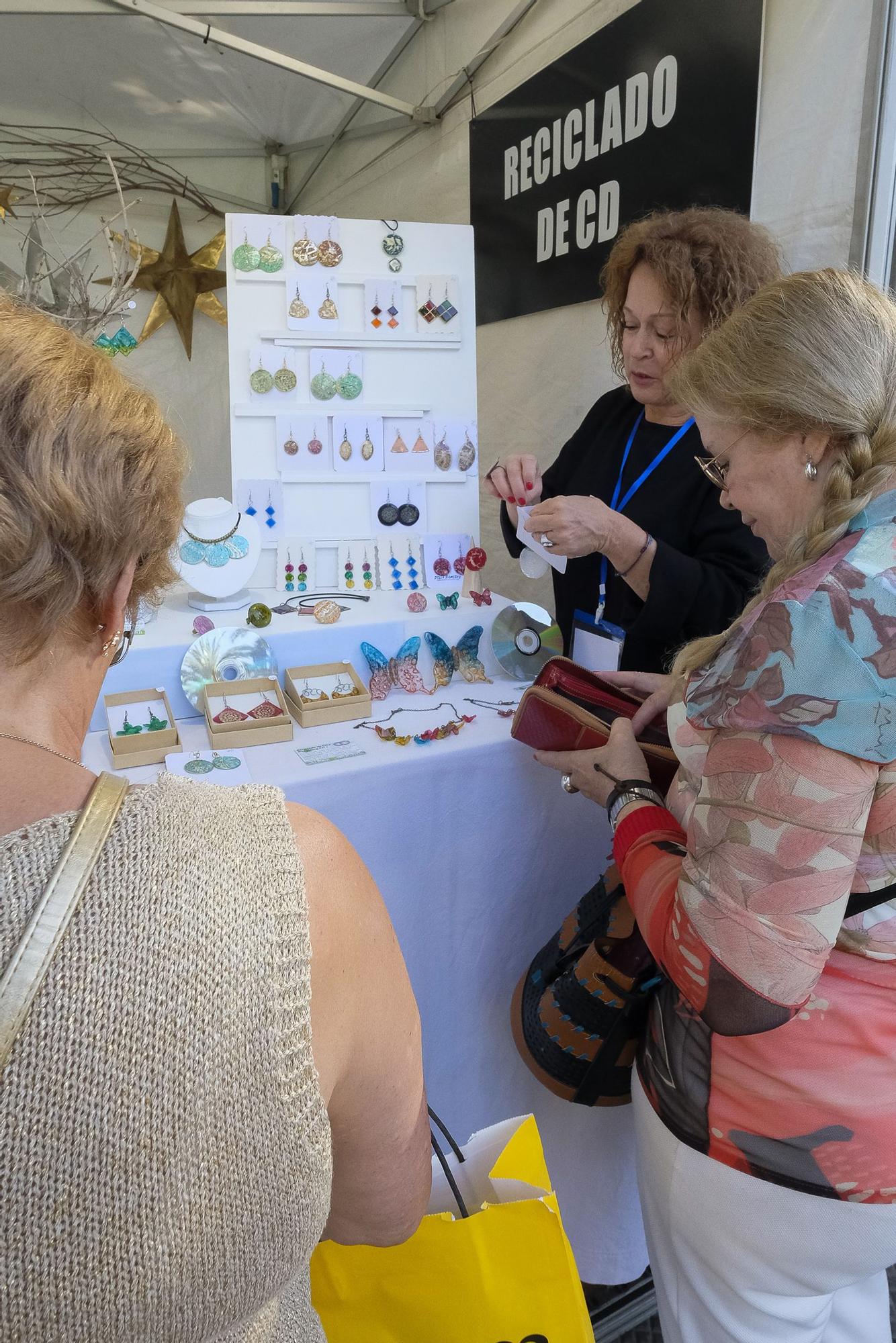 Feria de artesanía en el parque de San Telmo