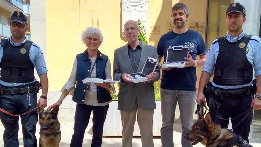 Agents de la policia, de l&#039;Ajuntament i del col·legi de Veterinaris.