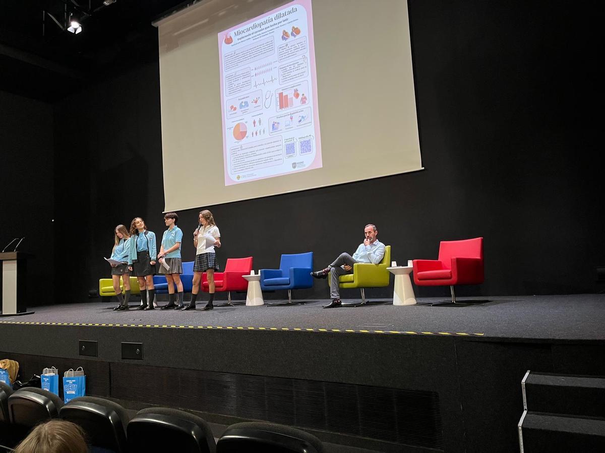 Alumnos de bachillerato en la Olimpiada de Biología