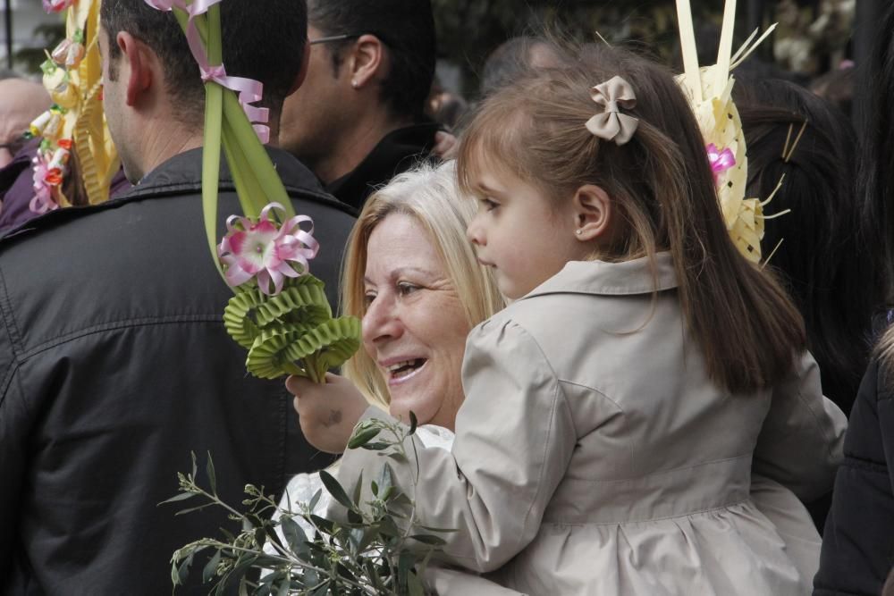 Semana Santa en Morrazo 2016 | Palmas alzadas para la bendición en Cangas