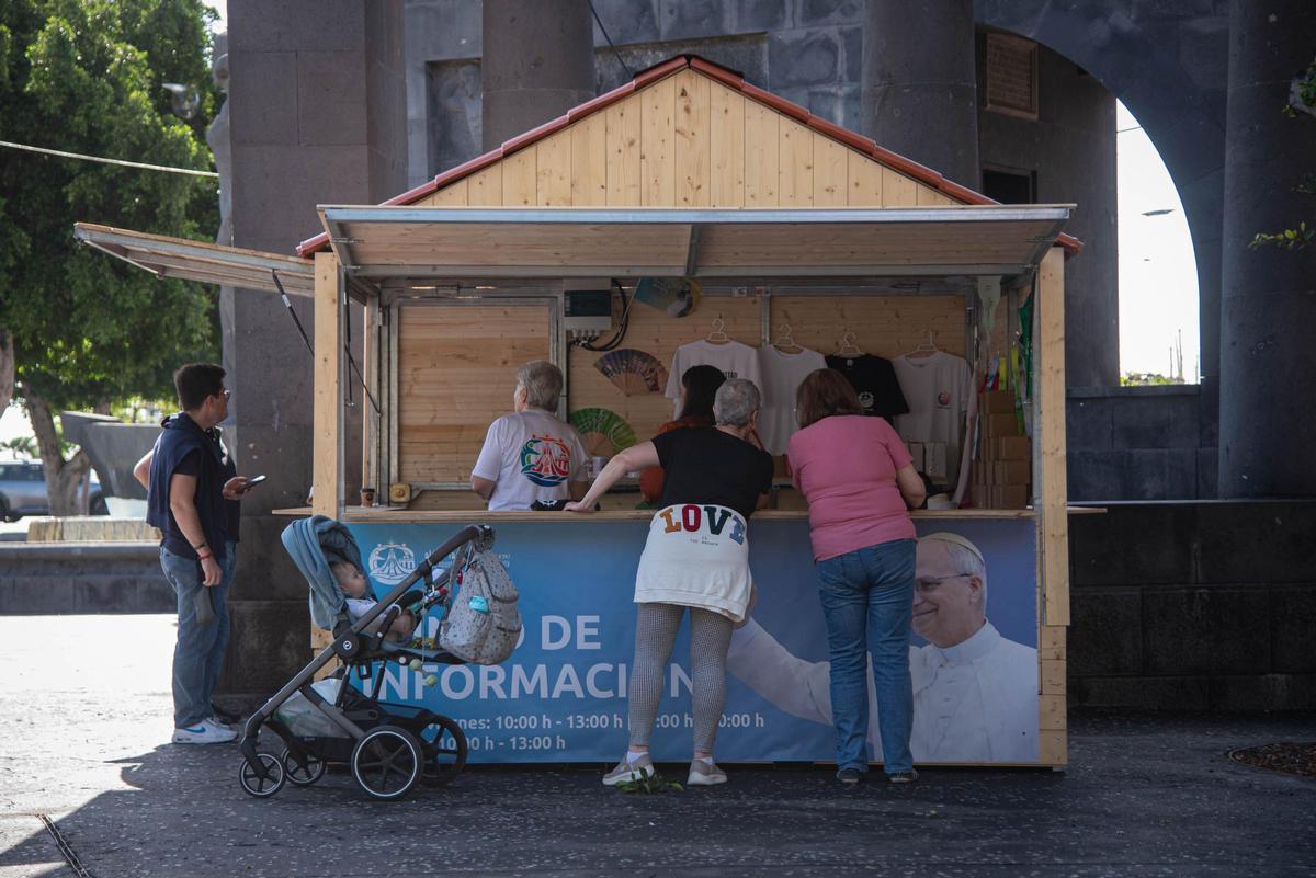 Abre en Santa Cruz una información de la visita del papa a Tenerife Abre en Santa Cruz una información de la visita del papa a Tenerife