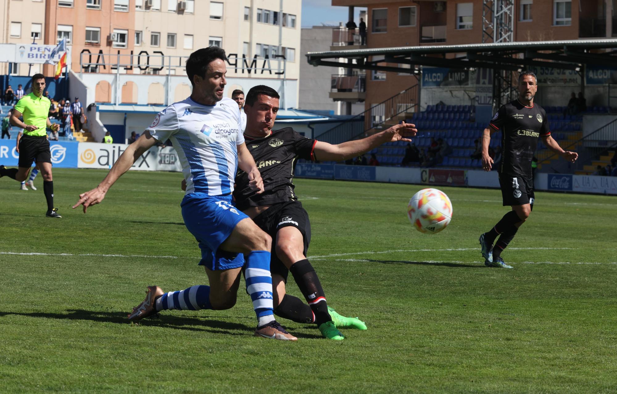 El Alcoyano se aleja del peligro (2-0)