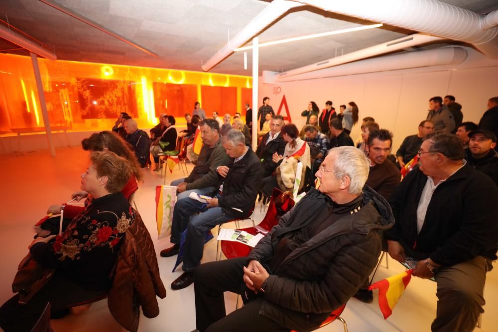 Unas 400 personas asisten al mitin de Vox en Ibiza