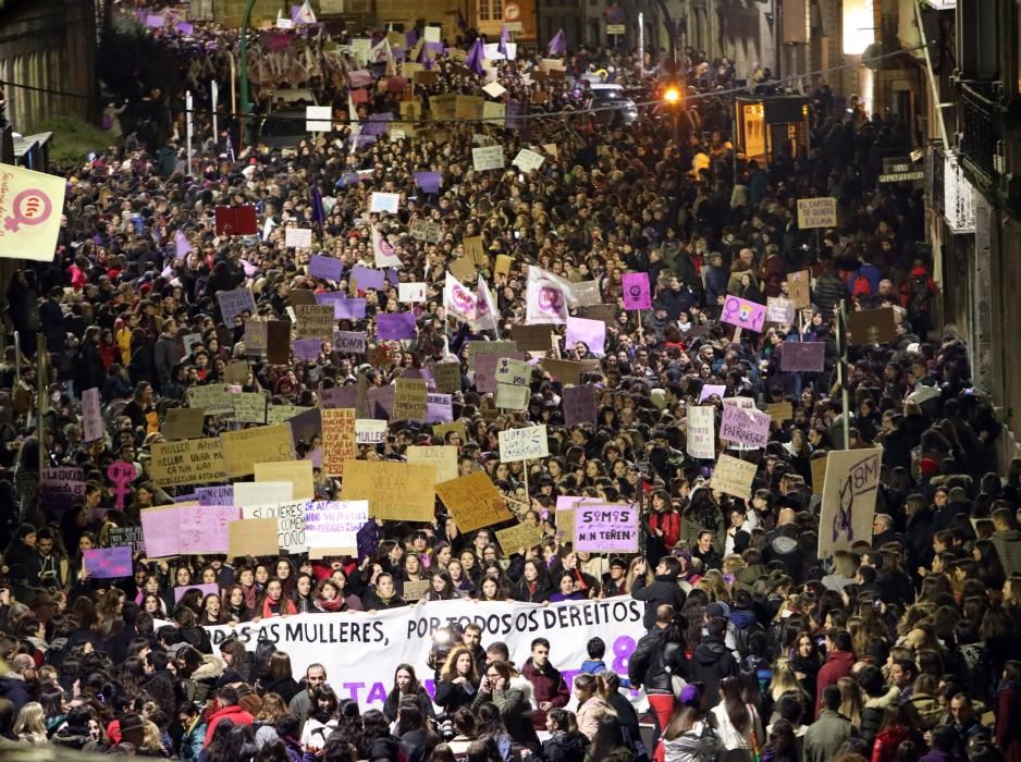 Las imágenes de la jornada de lucha feminista en Santiago