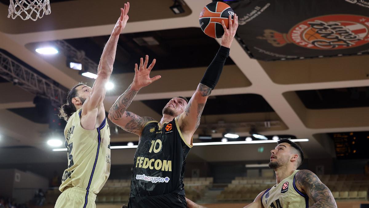 Daniel Theis hizo mucho daño en la 'pintura'