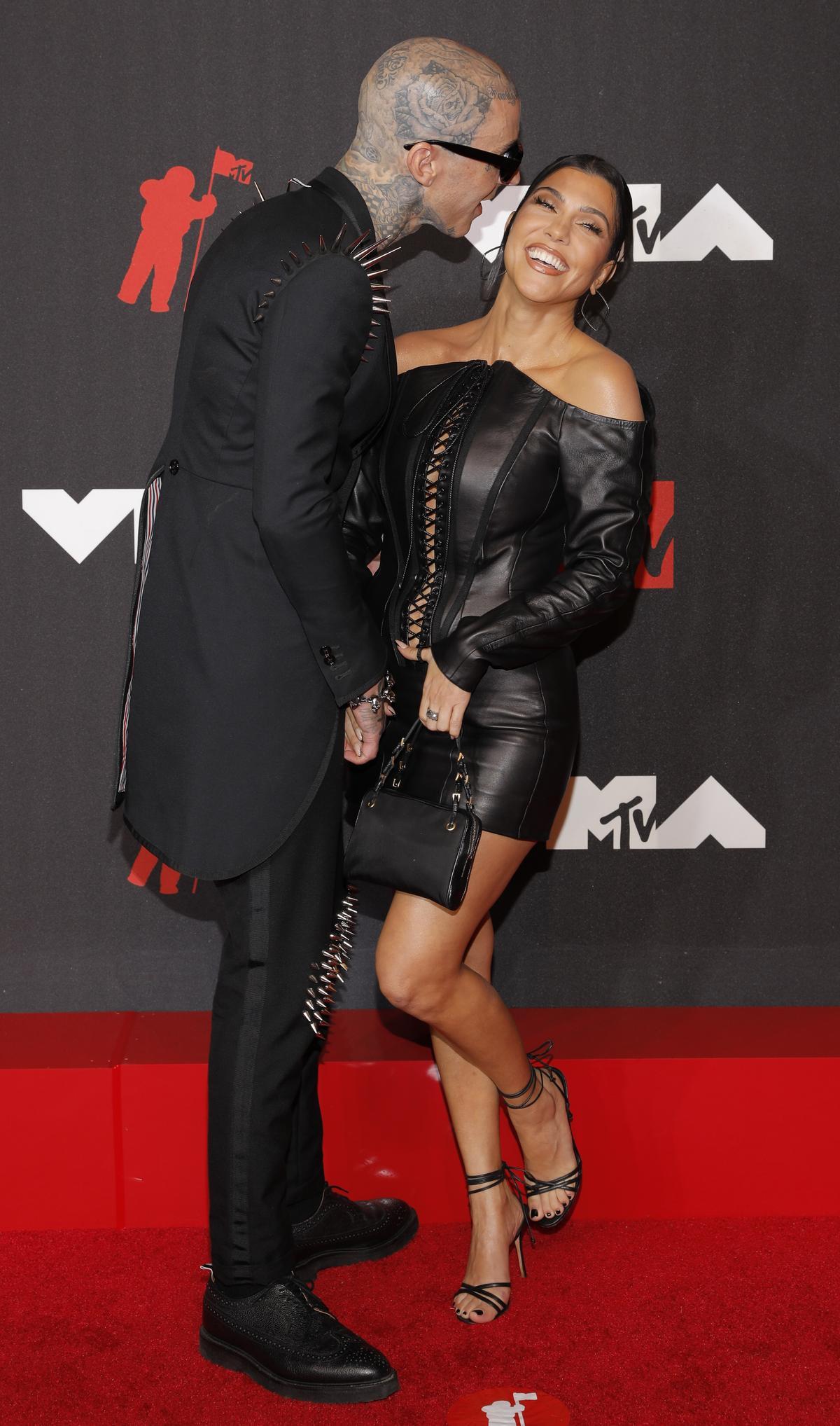 Travis Barker y Kourtney Kardashian.