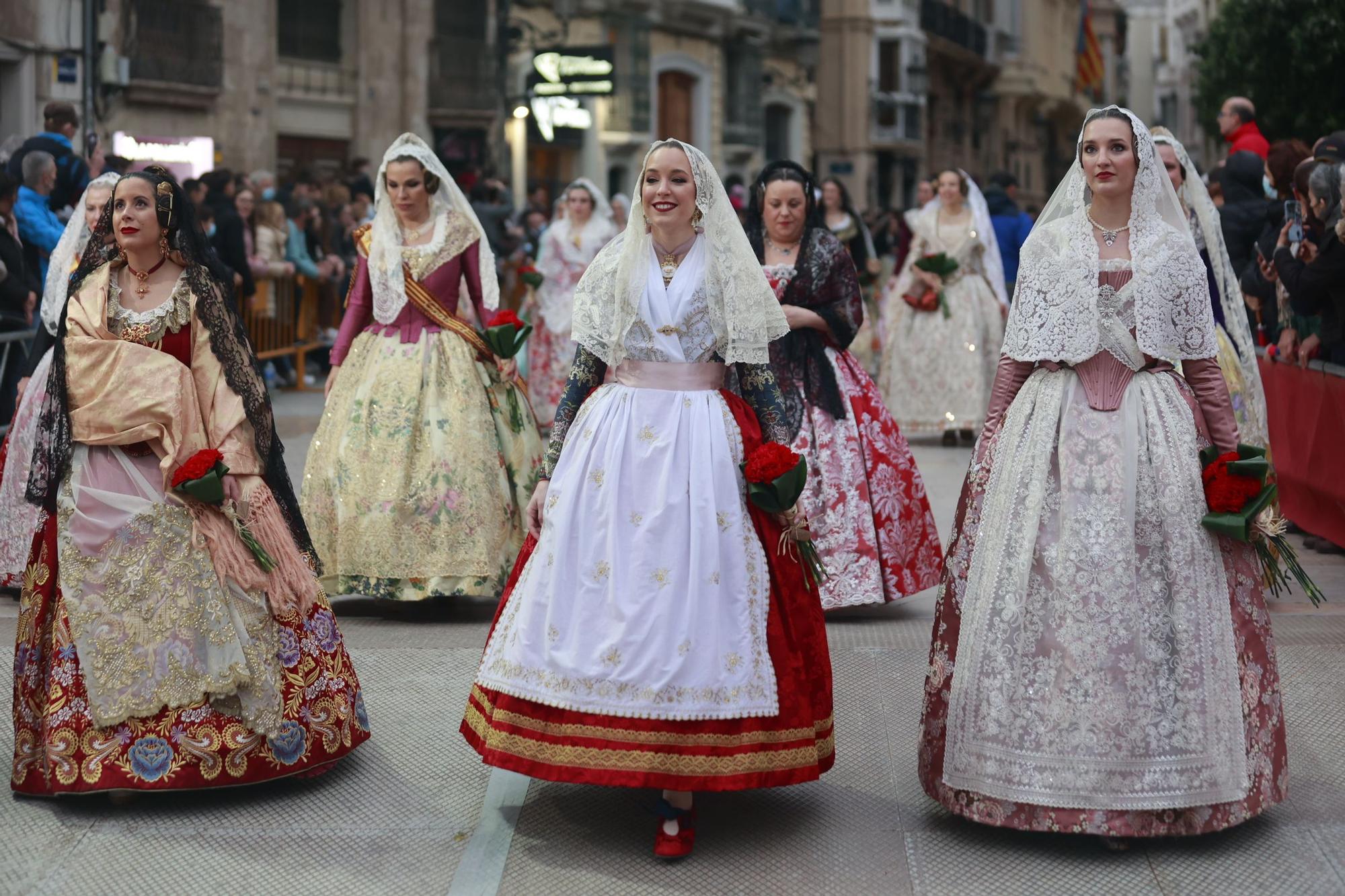 Búscate en el segundo día de ofrenda por la calle Quart (entre las 18:00 a las 19:00 horas)