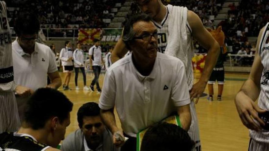 Quim Costa, durant la seva etapa d&#039;entrenador de l&#039;Osca a la LEB Or.