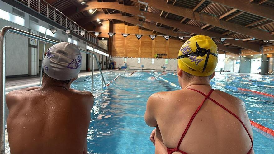 Candelaria Hosts 'Enchúmbate' Charity Swim to Support Multiple Sclerosis Patients