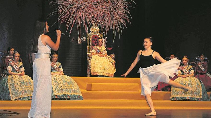 Tarde de loas a una pequeña pero gran reina fallera