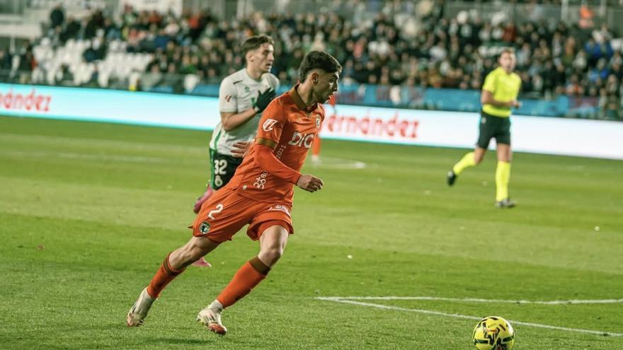 El lateral derecho que siguió el Valencia CF en verano y que se está saliendo en Segunda División
