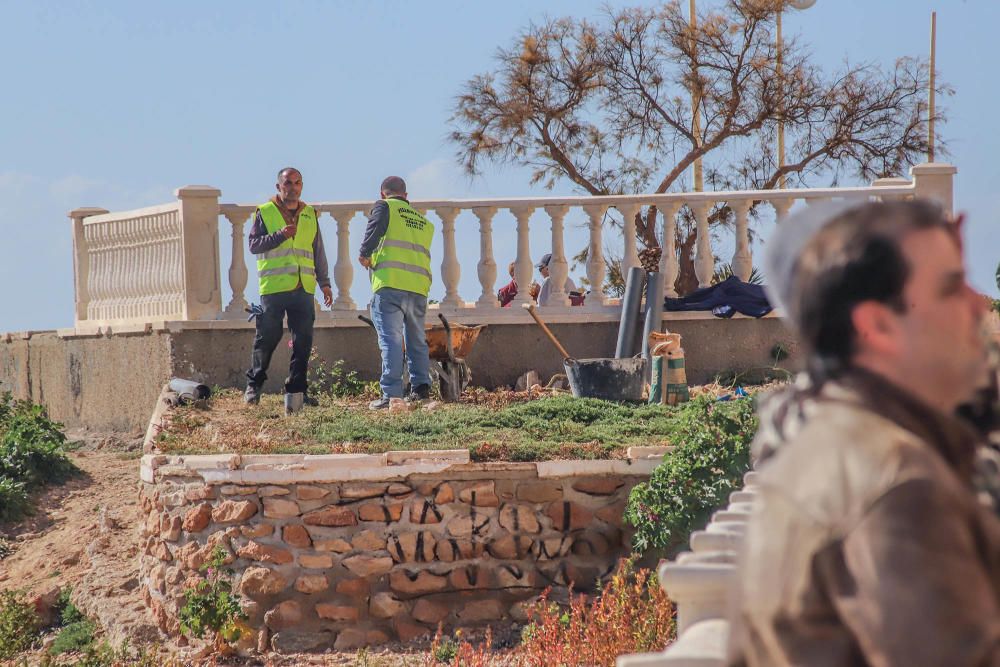 Han comenzado las  obras de remodelación del paseo de Punta Margalla en Torrevieja con una inversión de un millón de euros y cuatro meses y medio de plazo de ejecución -pararán en Semana Santa-.