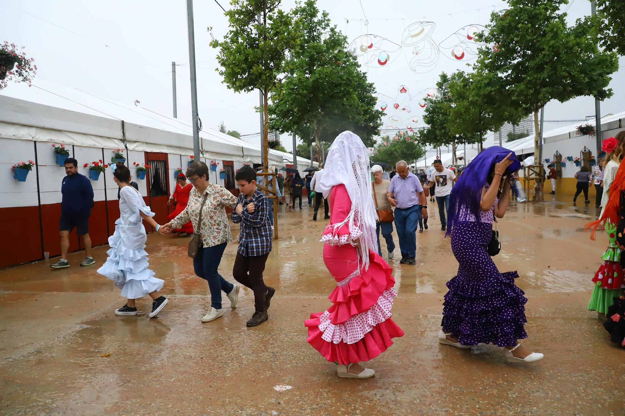 El primer día de Feria marcado por la lluvia