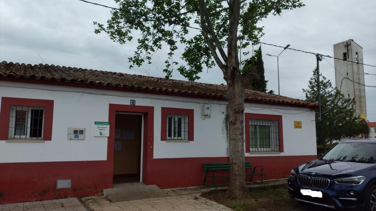 Fachada del consultorio médico de Valdencín.