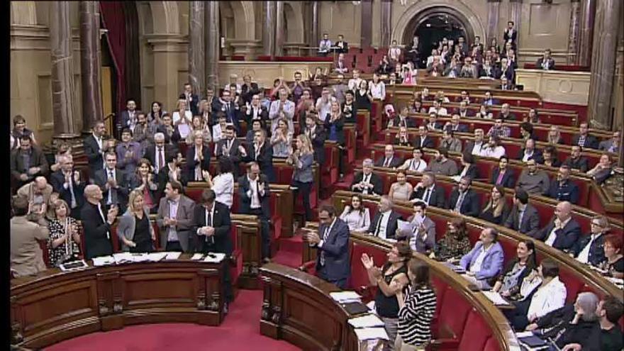 El TC  anula la convocatoria del referéndum en Cataluña y denuncia a Forcadell