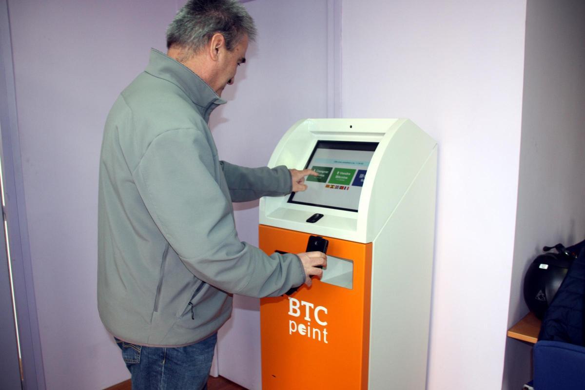 Un caixer de bitcoins, en una imatge d'arxiu.